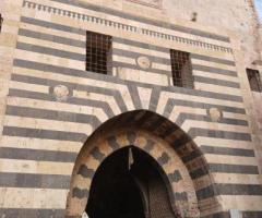 للبيع محلين حجر أثري