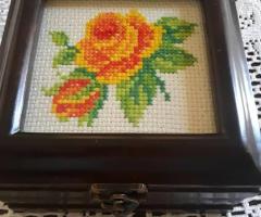 صناديق خشبية فخمة صغيرة