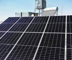 بطاريات والواح الطاقة الشمسية